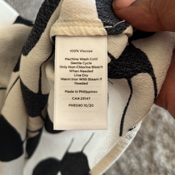 Talbots abstract leaves print wrap
sash blouse Size L - Picture 11 of 11